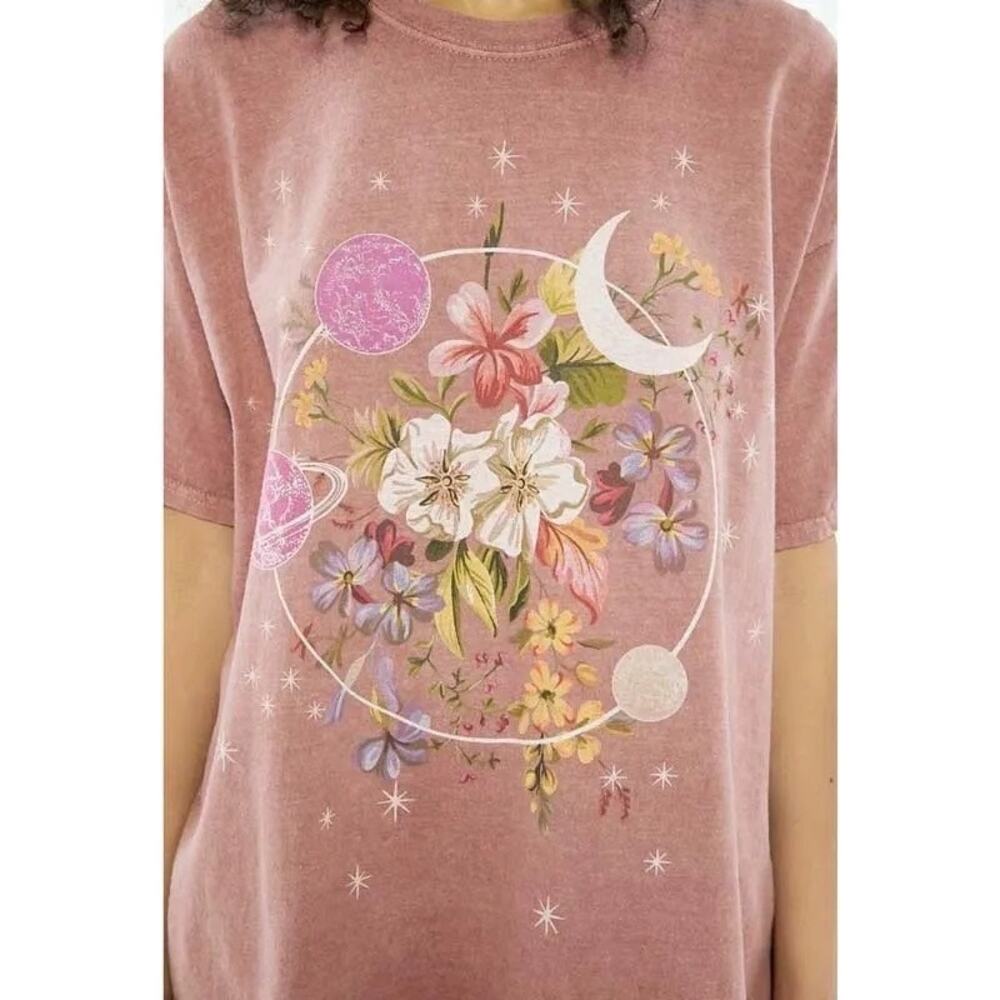 Urban Outfitters Graphic Tee Pink Vintage Wash Floral Celestial Oversized S/M